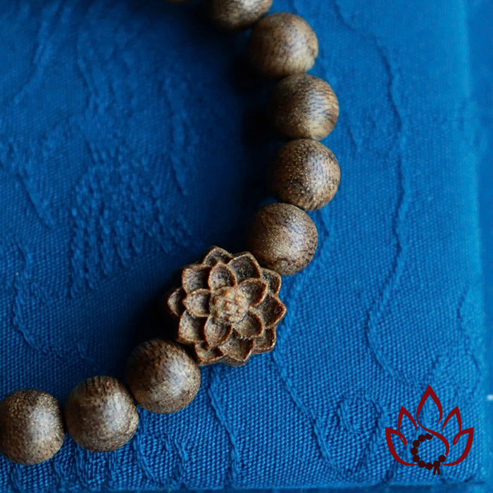 Vòng Trầm Hương Hạt Tròn | Charm Hoa Sen | 8 Ly | Trầm Tốc Kiến Tự Nhiên